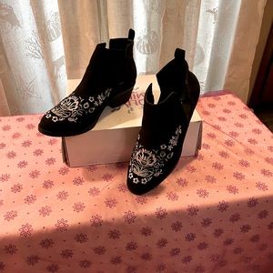 Black, faux suede, ankle boots with embroidery